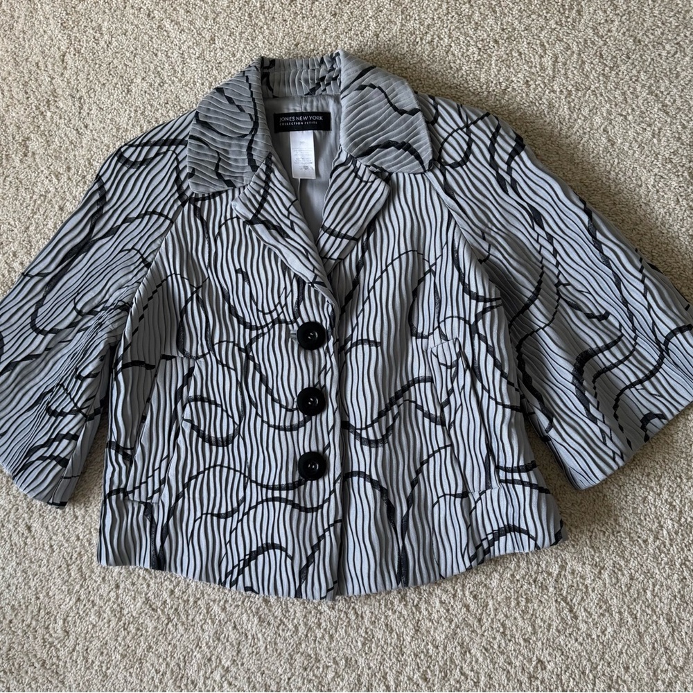 Classy, cropped Jones New York geometric print jacket.  Size PP  More like SM